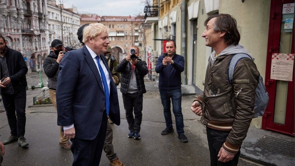 Watch: Boris Johnson and Zlansky on a leisurely stroll through the streets of Kiev