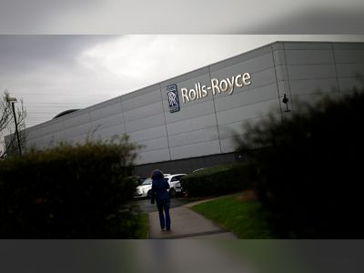 Rolls-Royce hands workers £2,000 to ease cost of living squeeze
