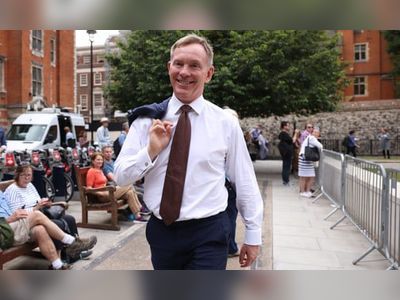 Chris Bryant to say sorry to billionaire over money-laundering claims