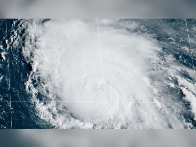 Hurricane Earl threatens Bermuda and could bring 'life-threatening' swells to US east coast