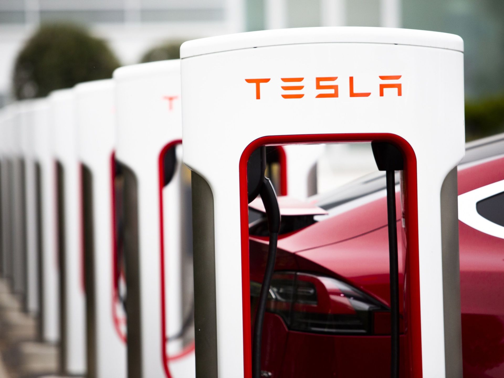 Tesla shares plunge 13 percent on growth concerns