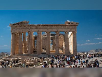 Greece recovers hundreds of stolen artefacts